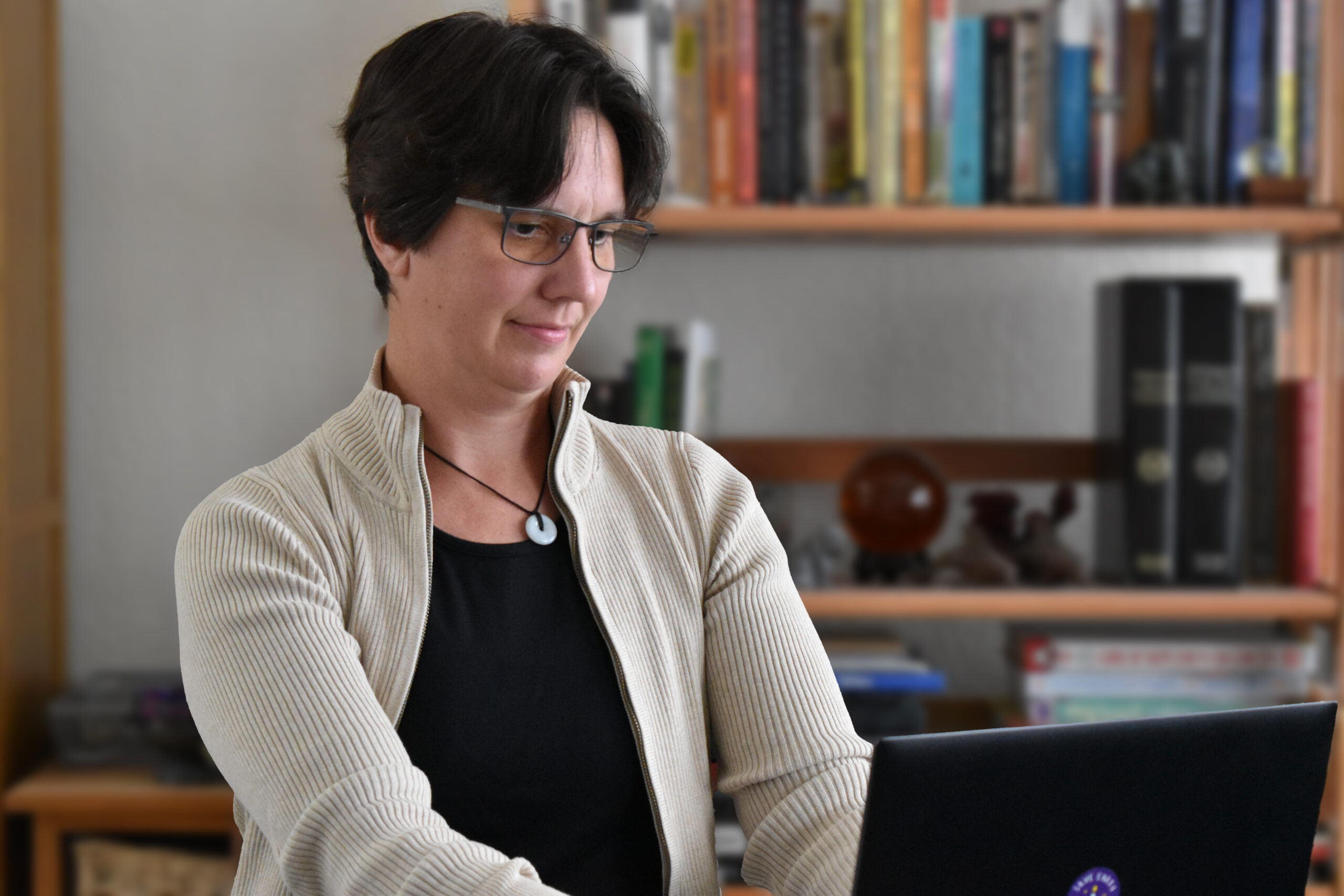 Writer Elyn Hibdon in their home. Photo by the author.